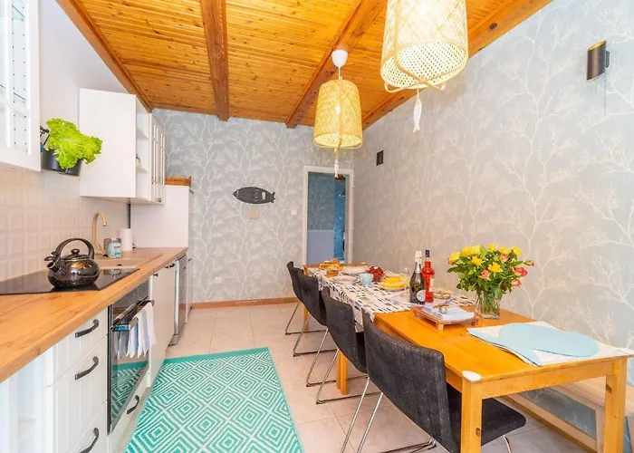 Σπίτι διακοπών Large With Private Garden *